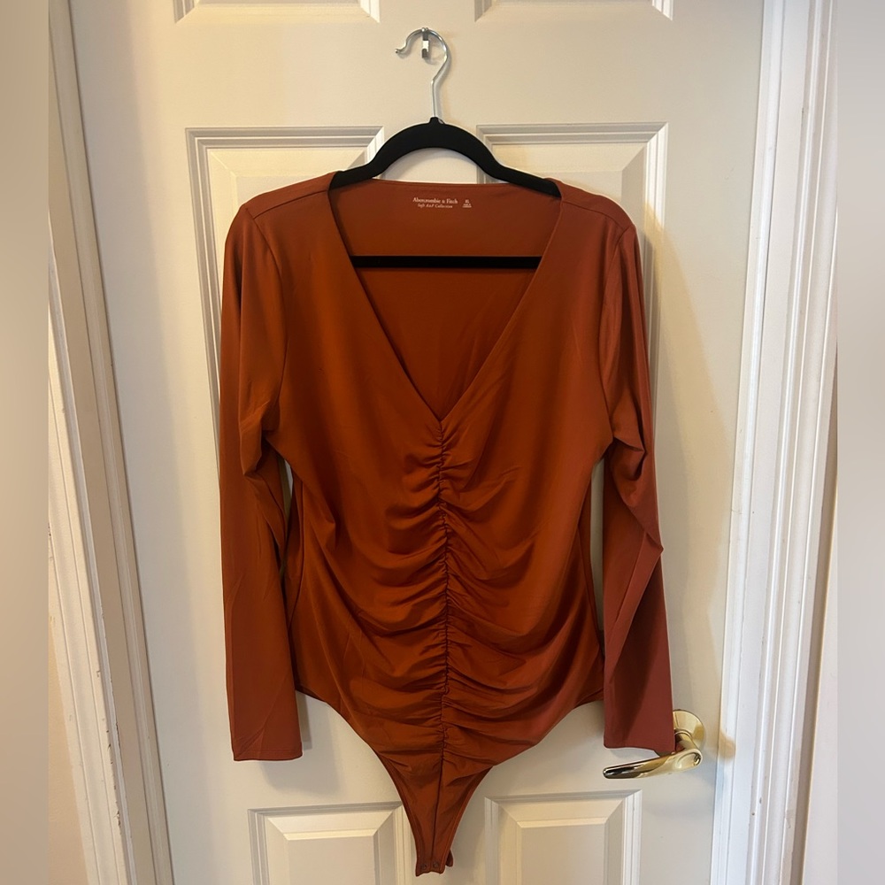 ABERCROMBIE Women’s Long Sleeved Ruched V-Neck Bodysuit - Size XL